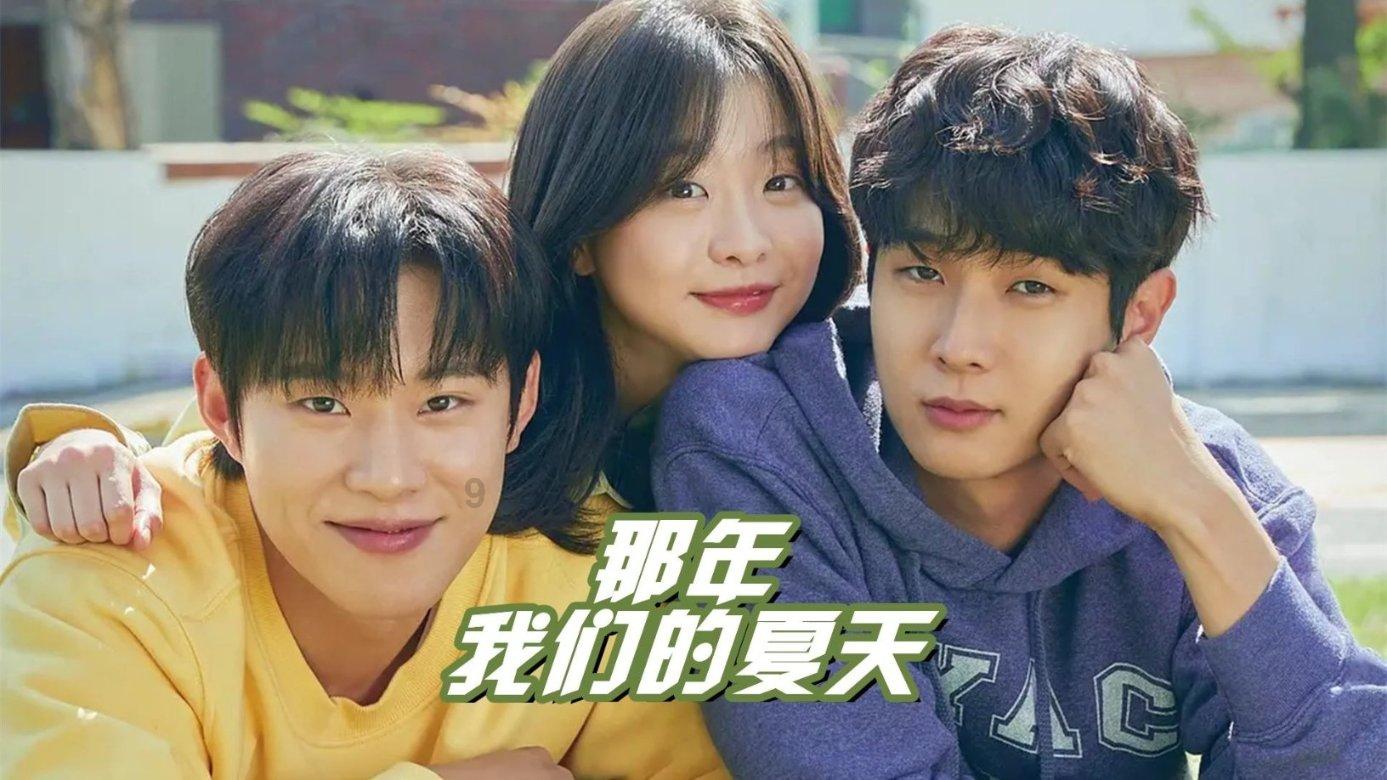 4岁哥哥照顾二胎妹妹,怕妹妹摔腿软了也不松手,妈妈看了太心疼